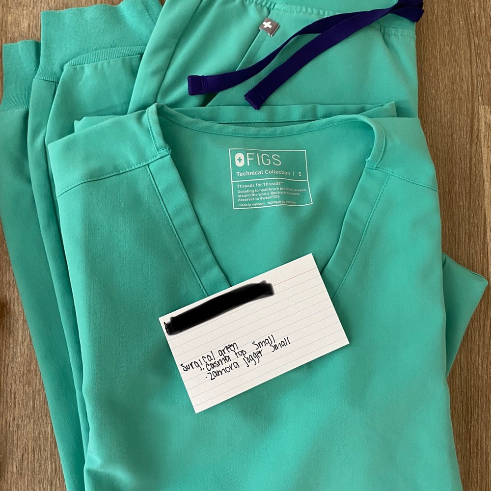 Figs scrubs
